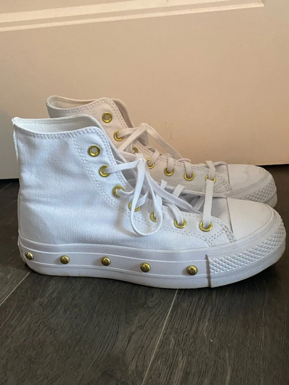 Converse shoes - Picture 9 of 16